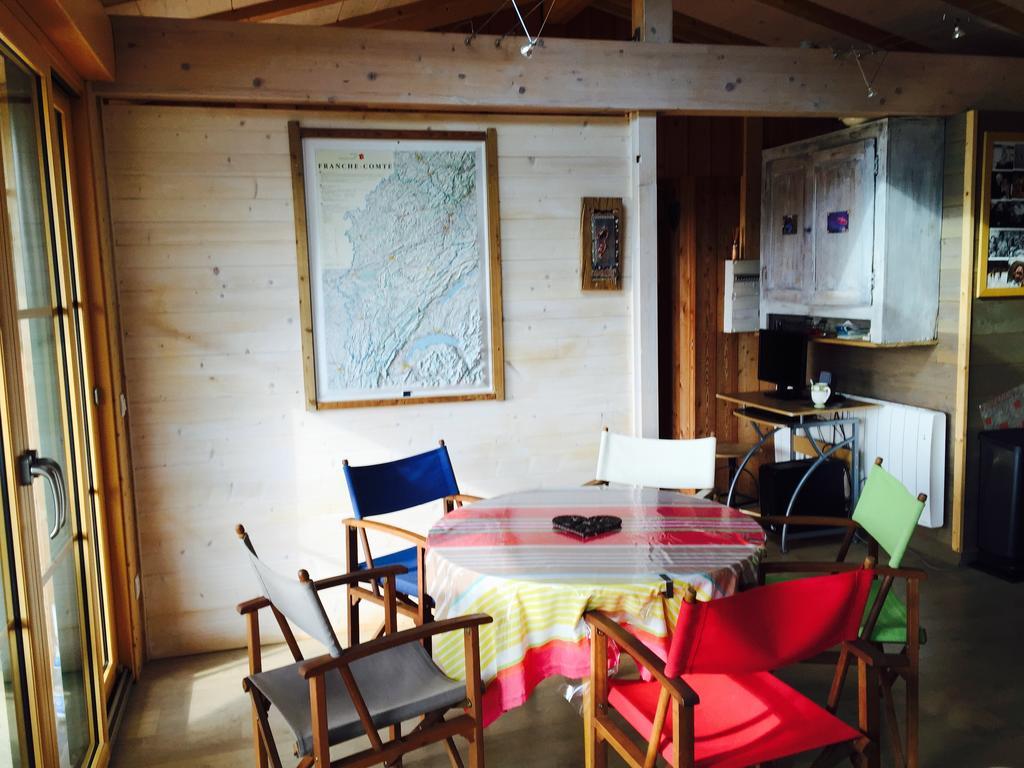 Gite Les Cigognes Orchamps-Vennes Rom bilde