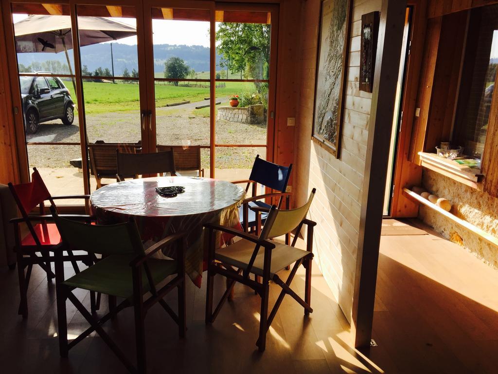 Gite Les Cigognes Orchamps-Vennes Rom bilde
